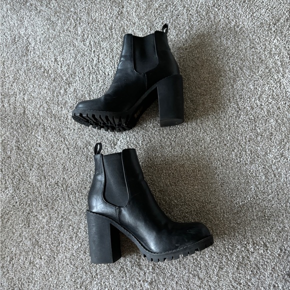 Soda Black Ankle Boots with Chunky Heel - Picture 5 of 7